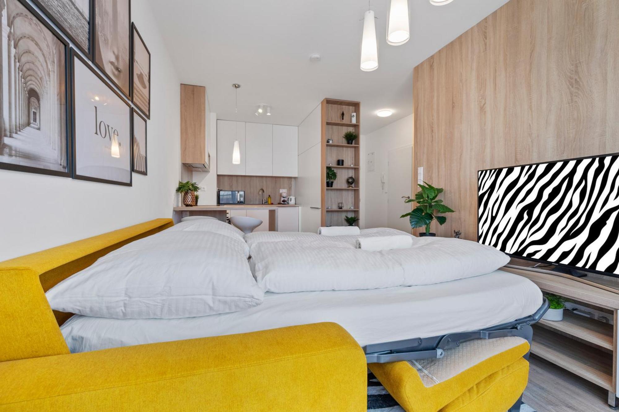 Apartament Lam Safari - Balcony - Ac - Free Parking Bratysława Zewnętrze zdjęcie